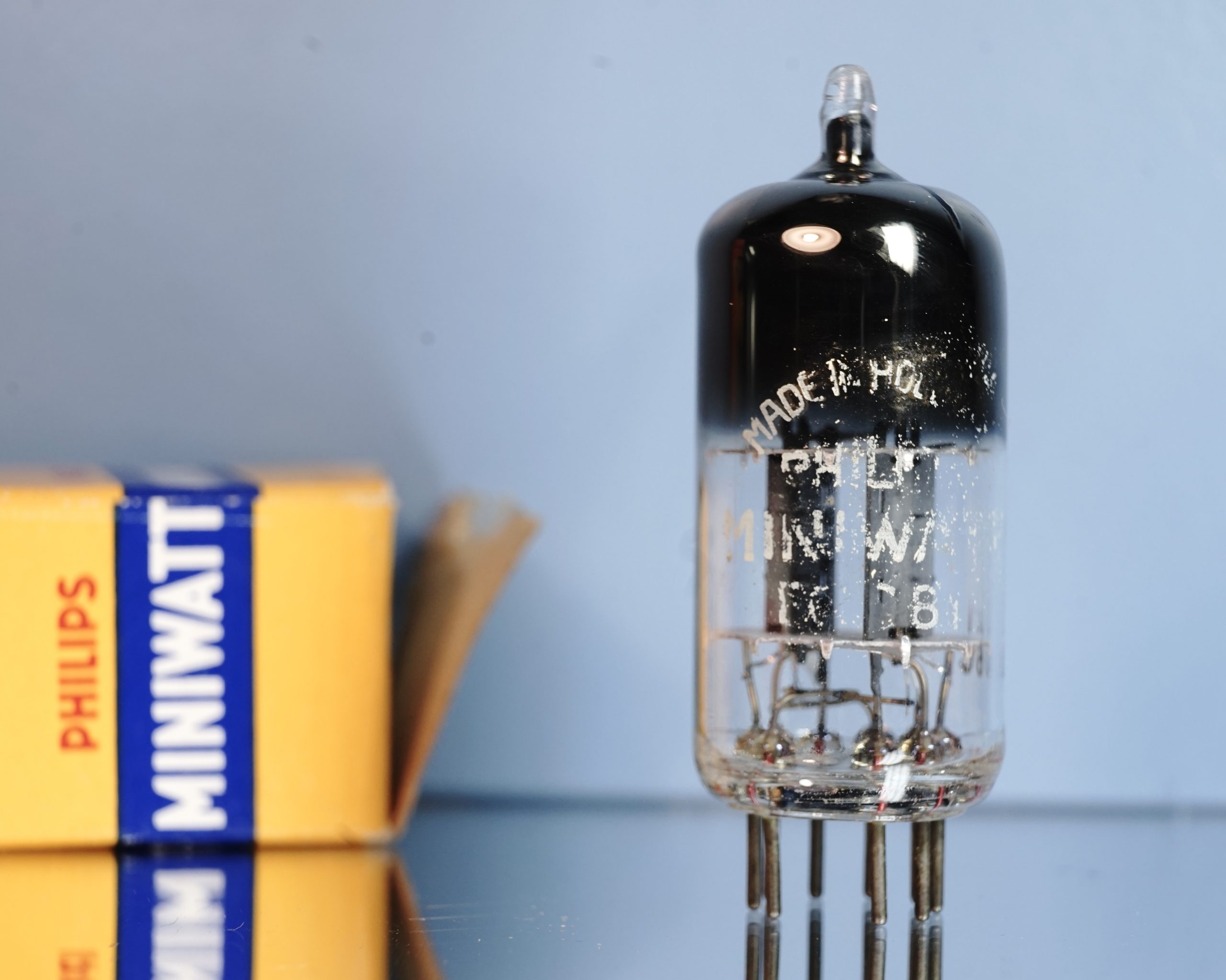 ECC81 Valvo, Pair, Philips label, bended square getter, same date, 1956, copper grid posts (V16) - Afbeelding 9