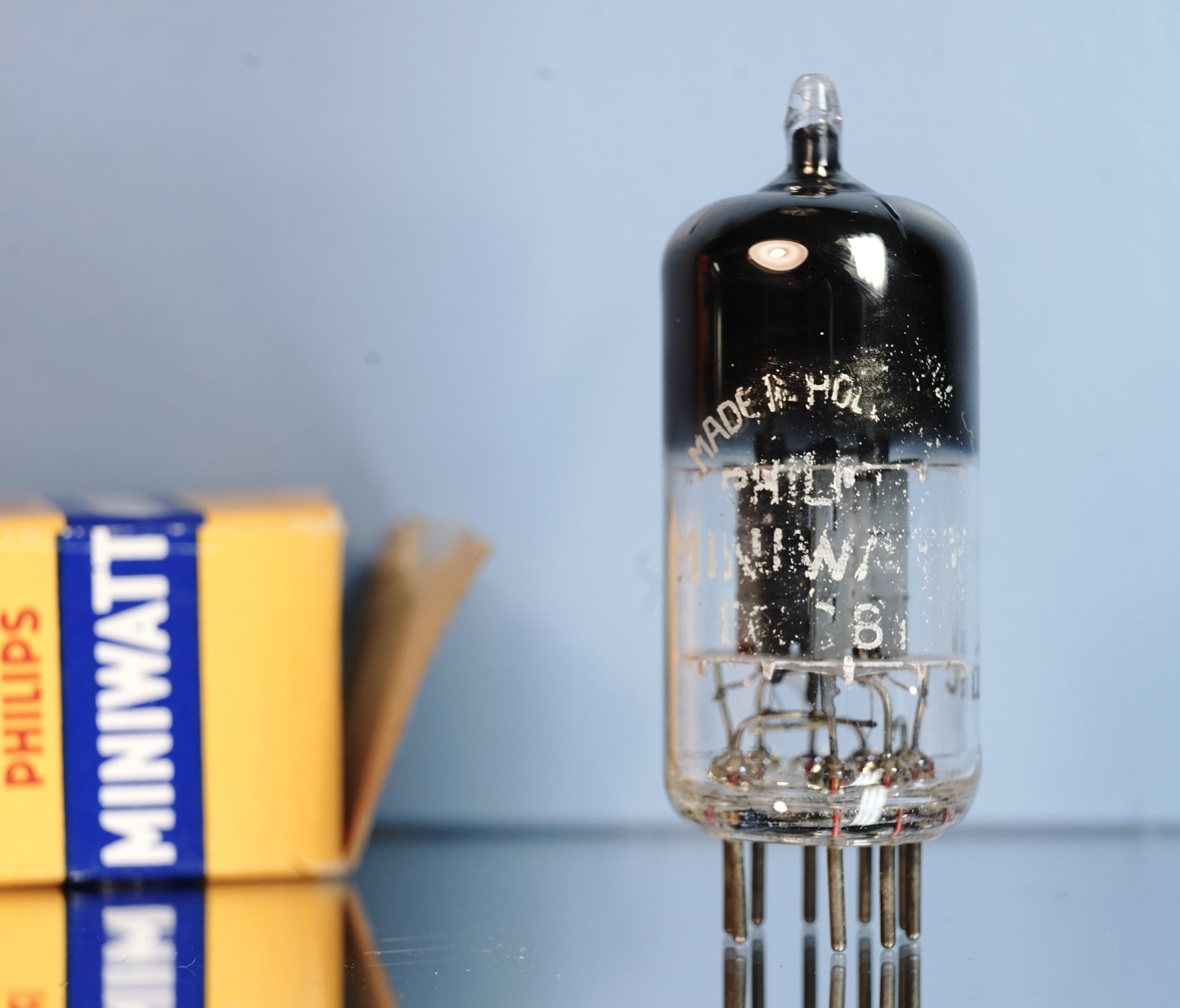 ECC81 Valvo, Pair, Philips label, bended square getter, same date, 1956, copper grid posts (V16) - Afbeelding 10