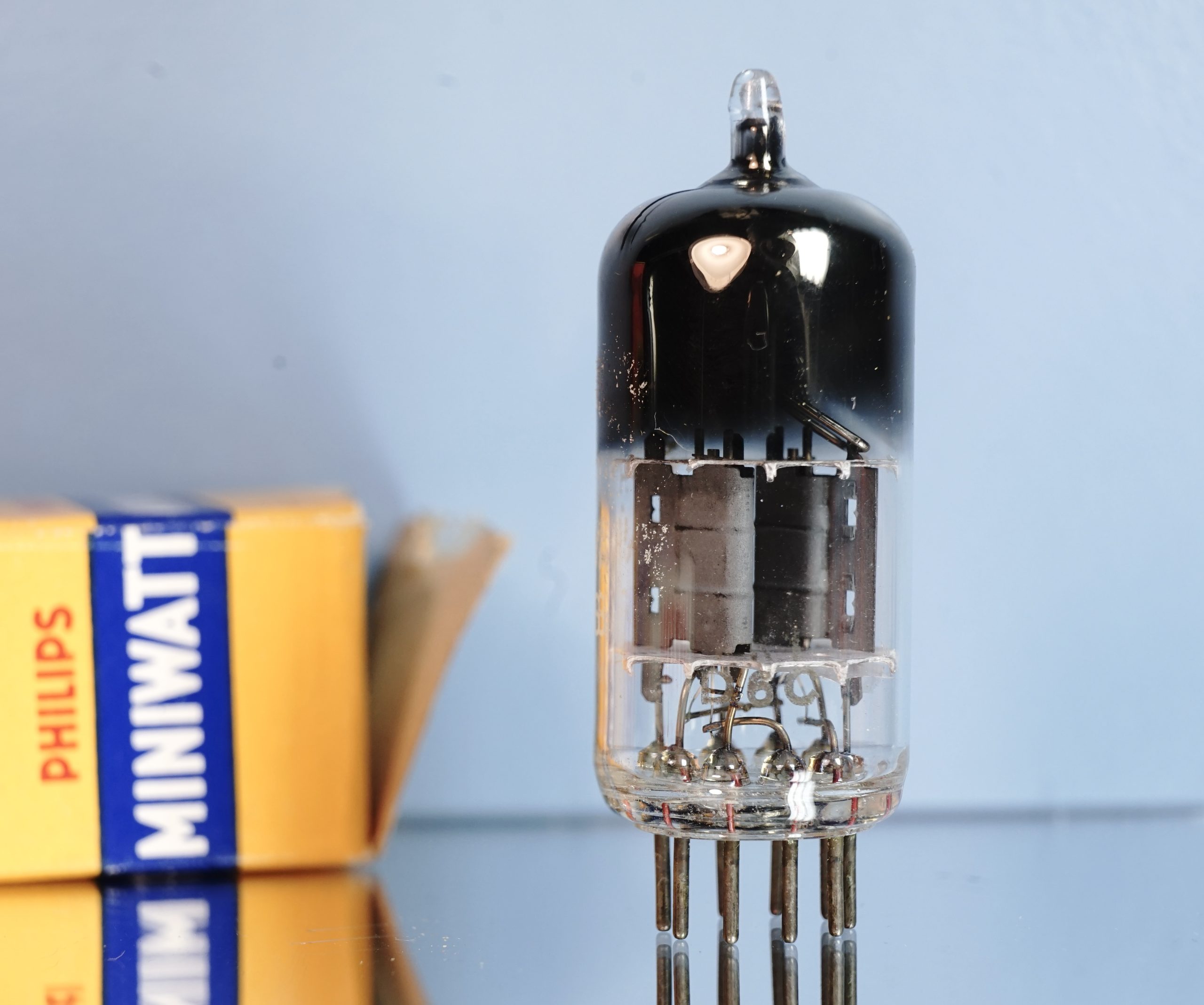 ECC81 Valvo, Pair, Philips label, bended square getter, same date, 1956, copper grid posts (V16) - Afbeelding 11