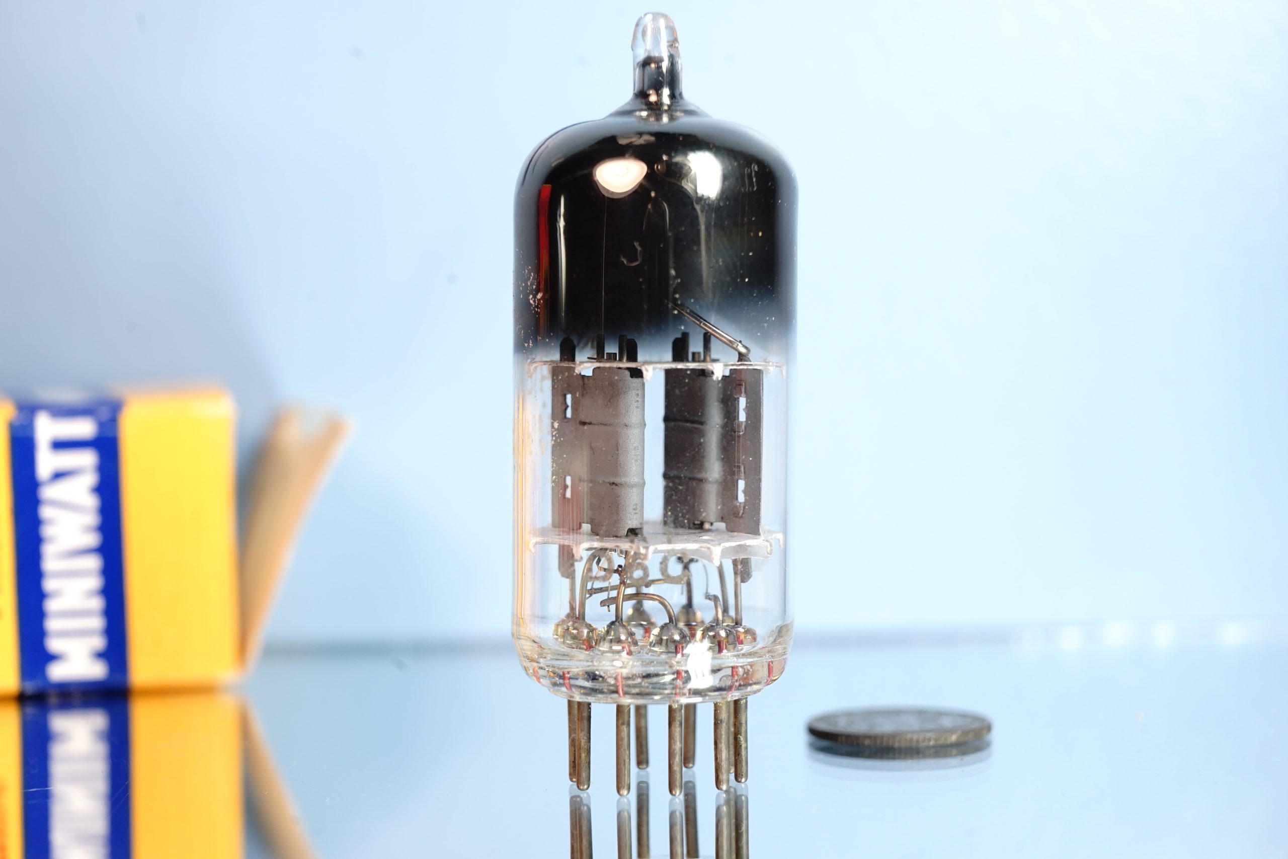 ECC81 Valvo, Pair, Philips label, bended square getter, same date, 1956, copper grid posts (V16) - Afbeelding 15