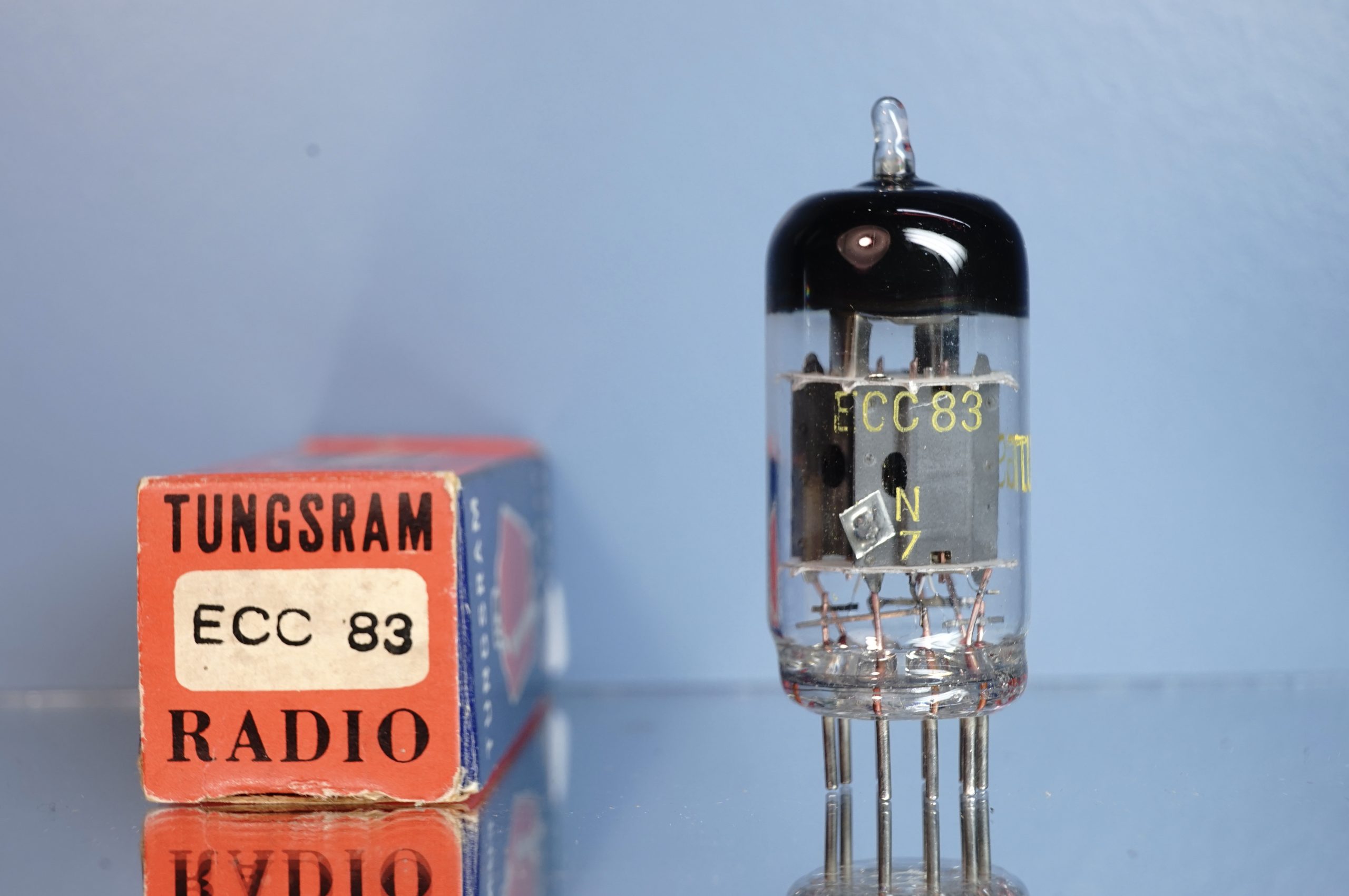 ECC83 Tungsram double post disk getter, welded plates, NIB V265 - Afbeelding 2