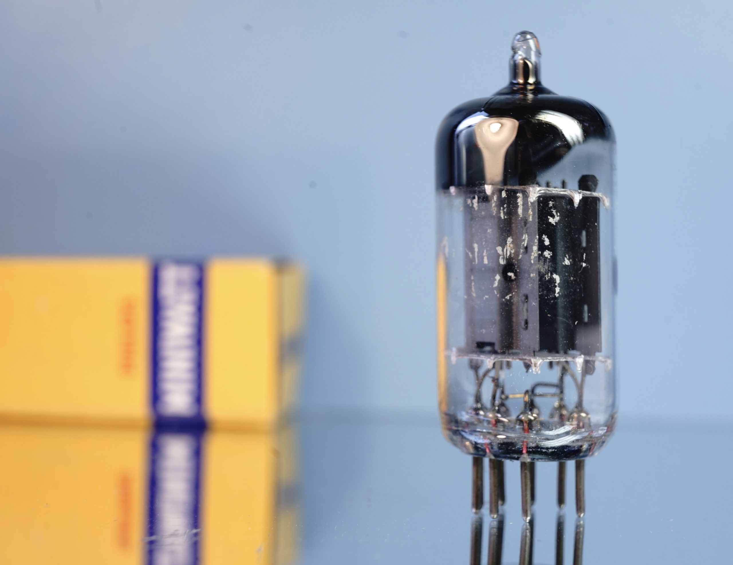 ECC83 Philips Miniwatt, 1955 , D-foil 45°, long plates, NOS specs (V181) - Afbeelding 4