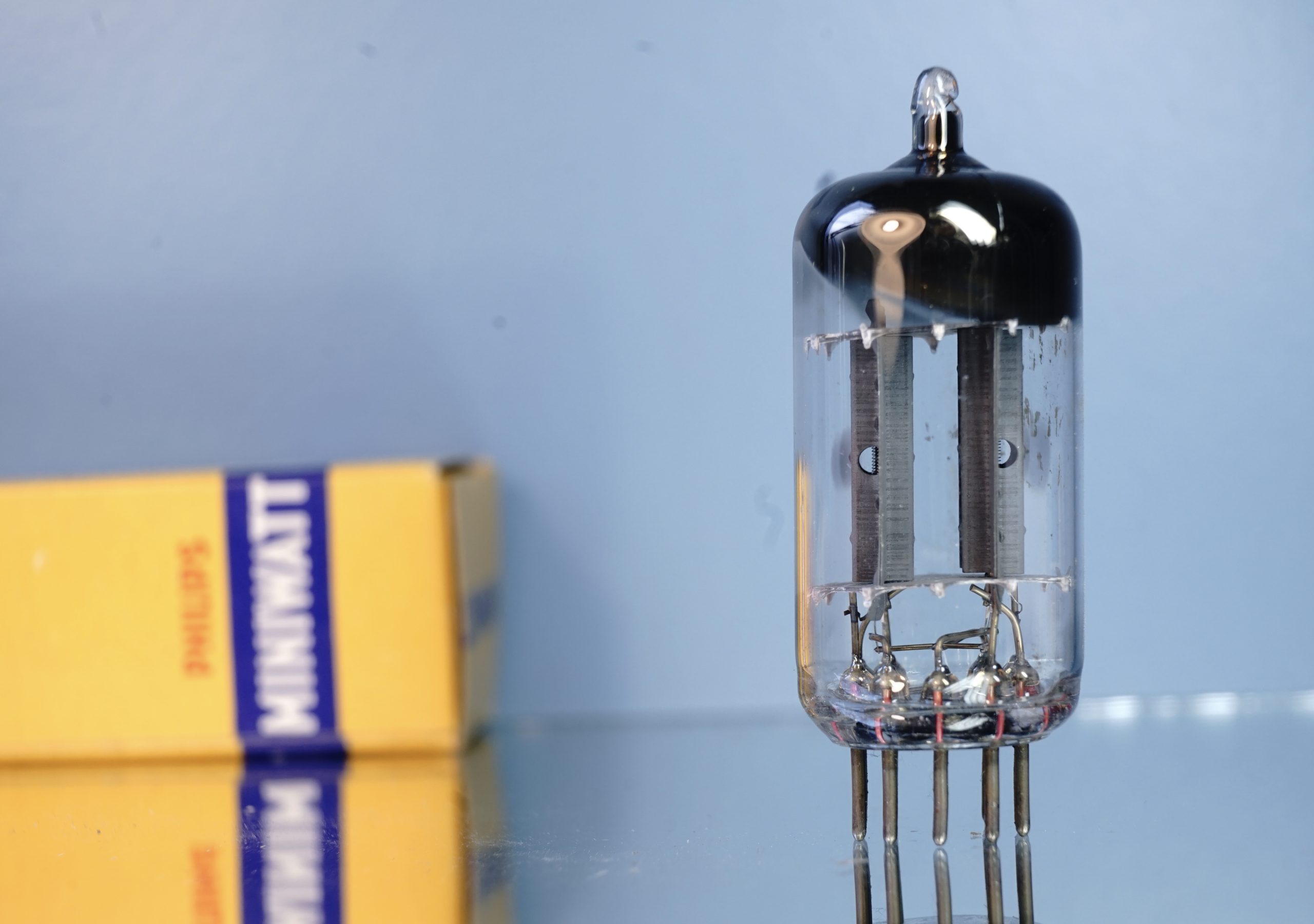 ECC83 Philips Miniwatt, 1955 , D-foil 45°, long plates, NOS specs (V181) - Afbeelding 3