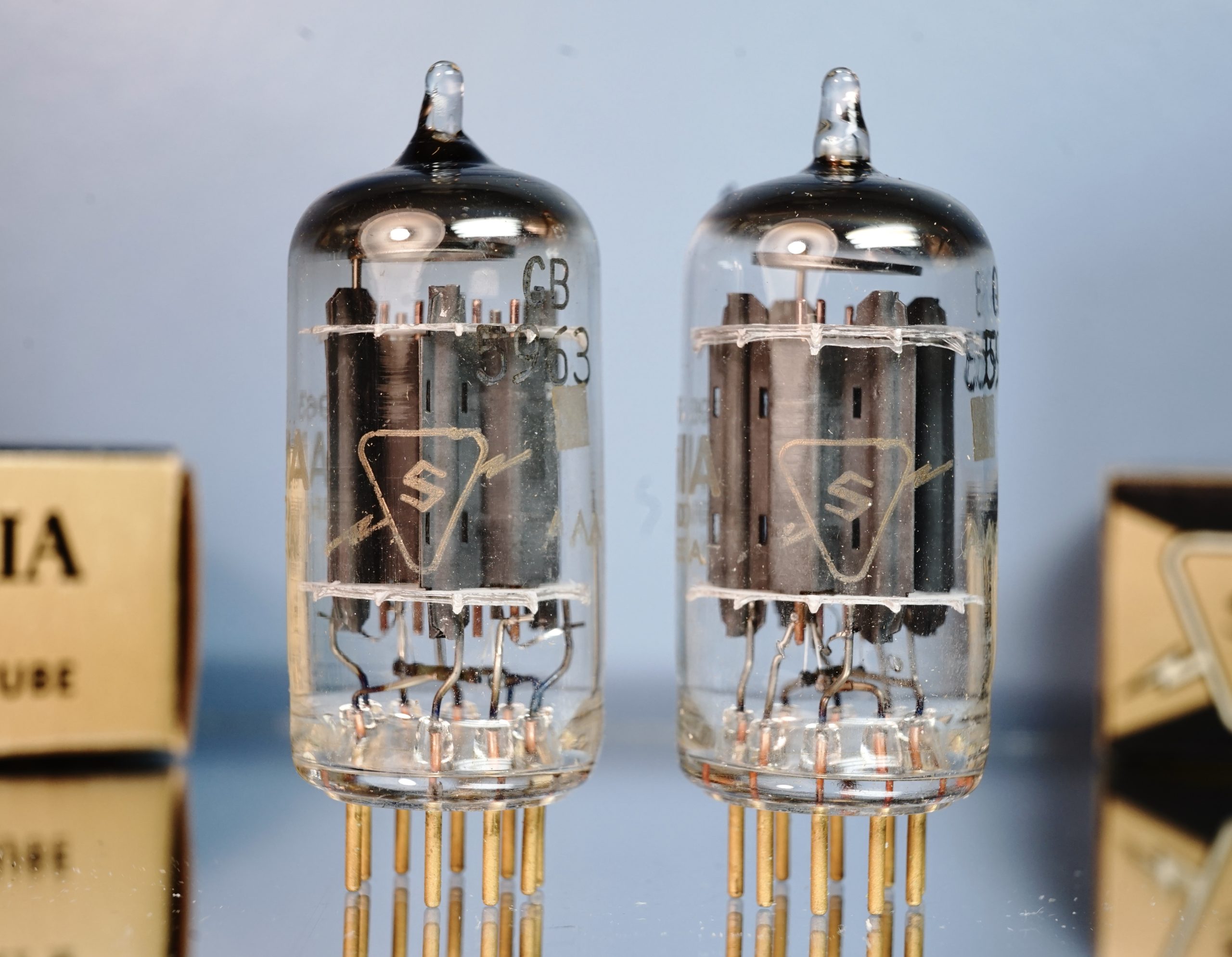 GB 5963 Sylvania GOLD BRAND pair NIB, gold grid, gold pins (ECC802S) (V254 / V255) - Afbeelding 2