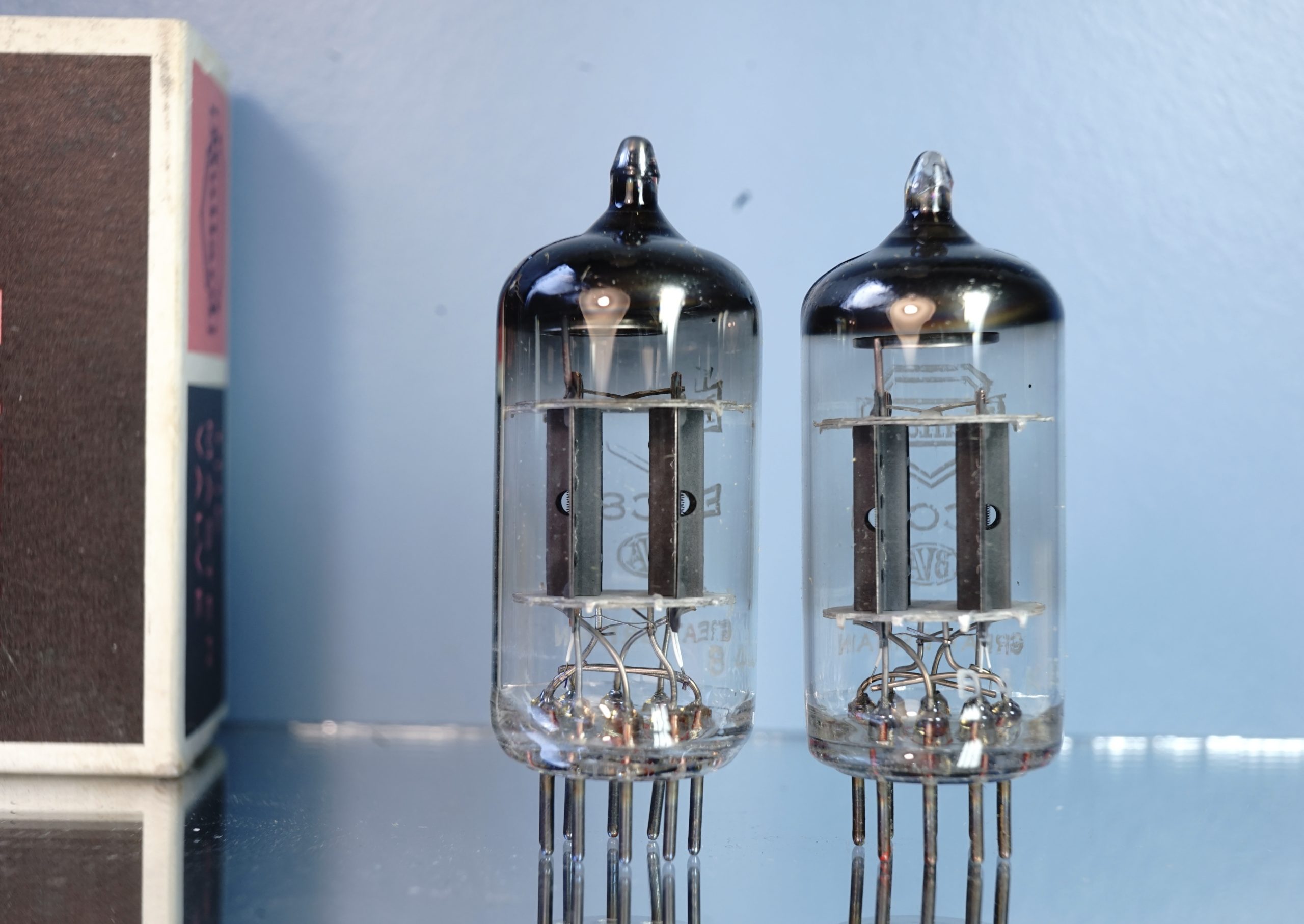 ECC83 Mullard pair, I63, Same production year, New in original box! v389 395 - Afbeelding 4