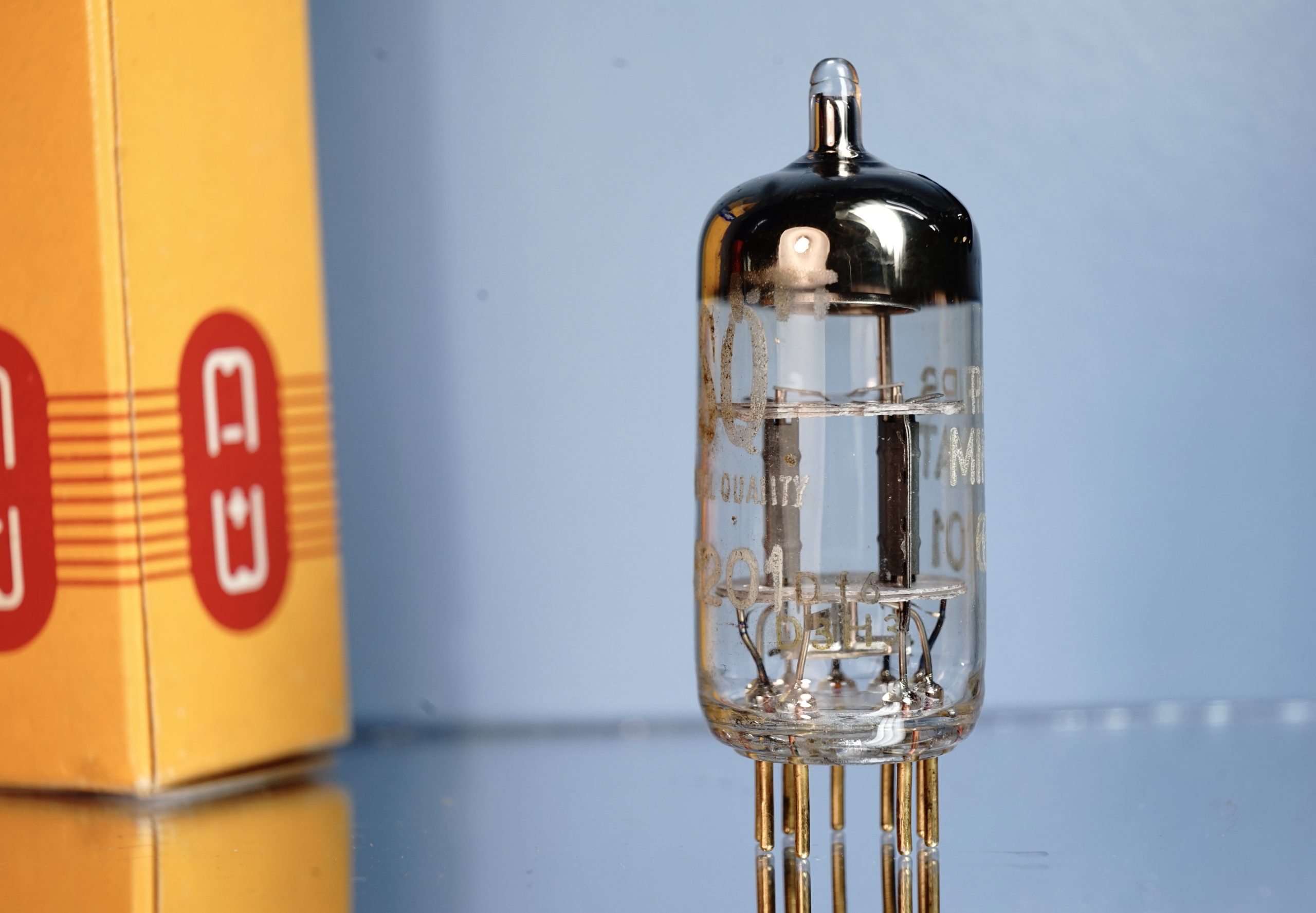 6201 SQ (ECC801S) Philips Miniwatt Hamburg, NOS, gold pins, halo getter (V60) - Afbeelding 4