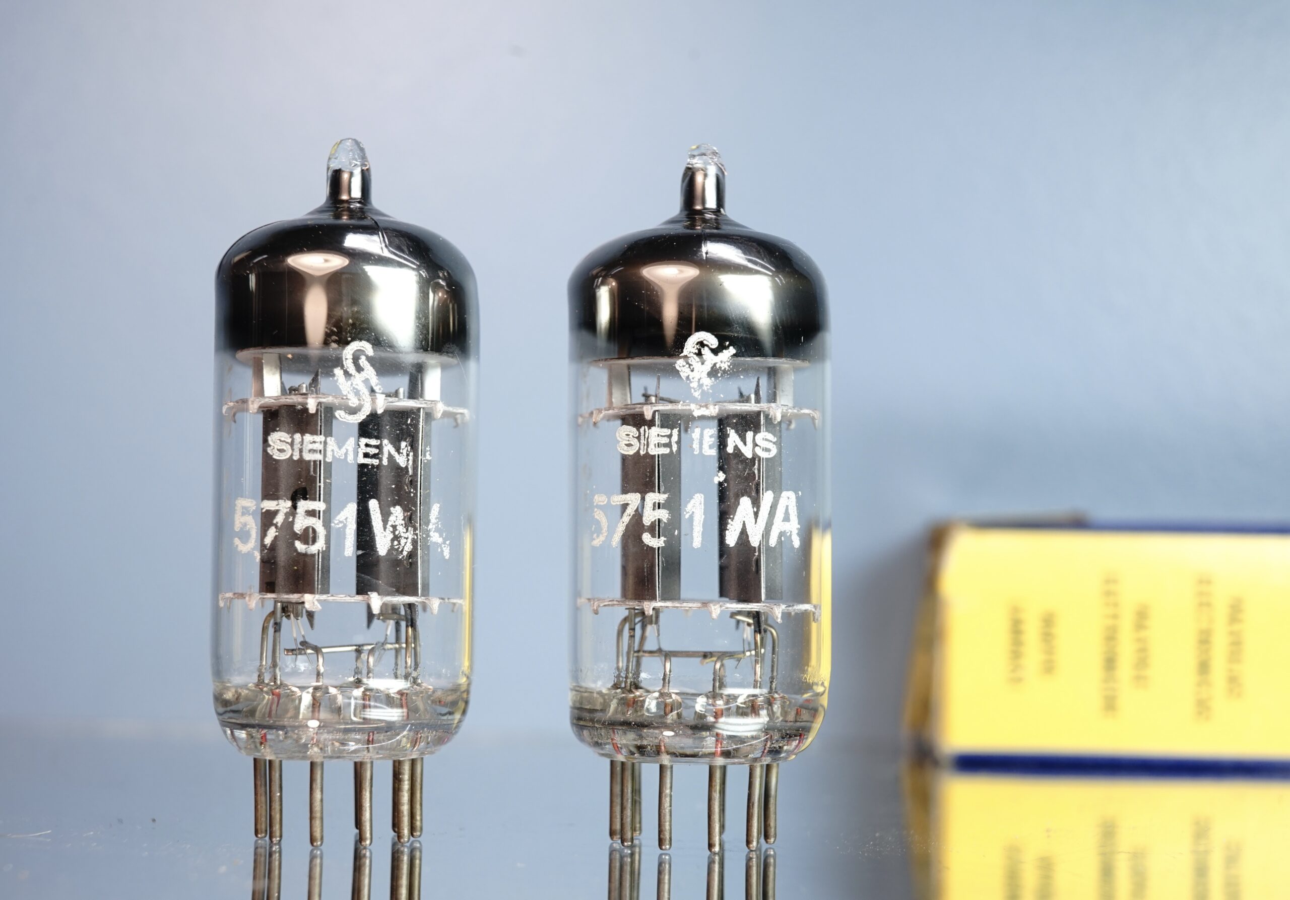 Reserved Caillé 5751WA pair Siemens (E83CC / ECC803S) , triple micas, same code, NOS v335/337