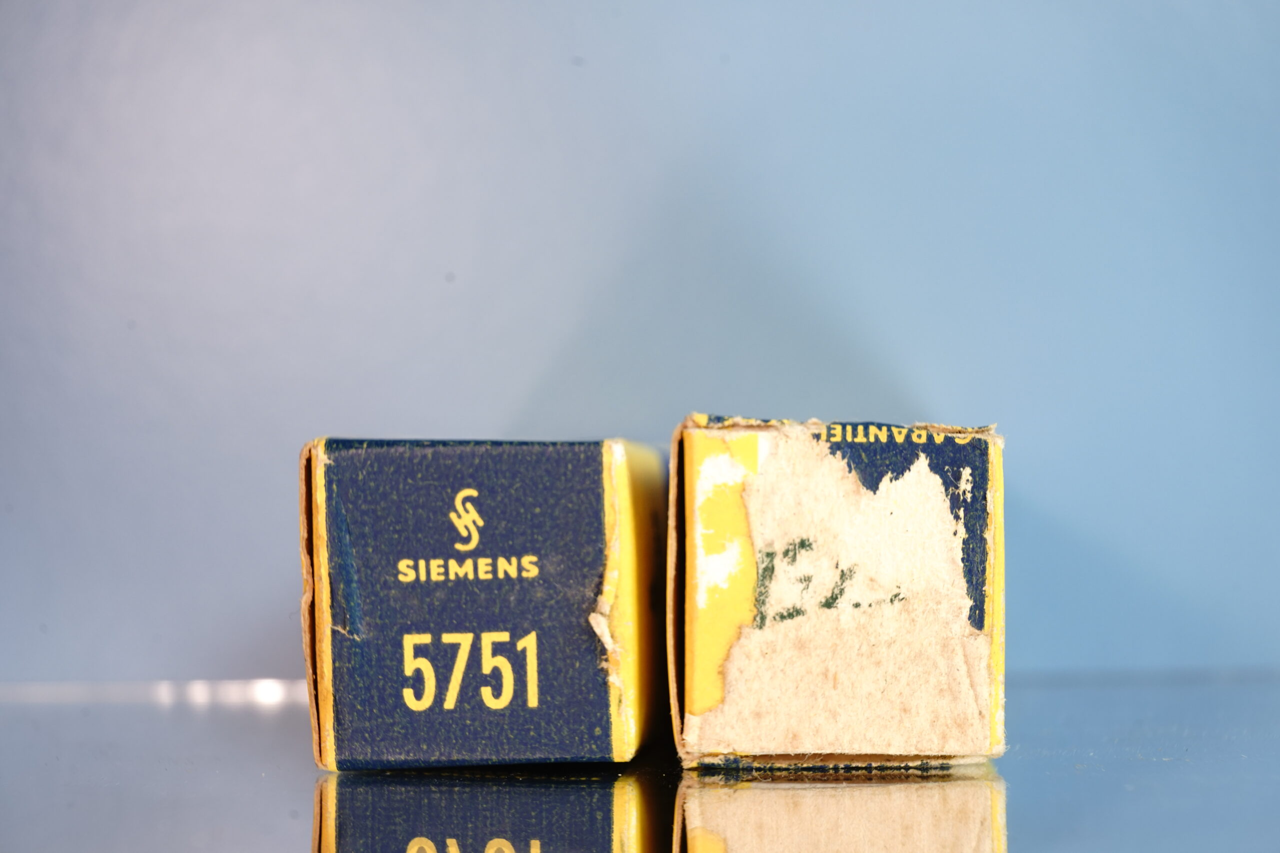Reserved Caillé 5751WA pair Siemens (E83CC / ECC803S) , triple micas, same code, NOS v335/337 - Image 2